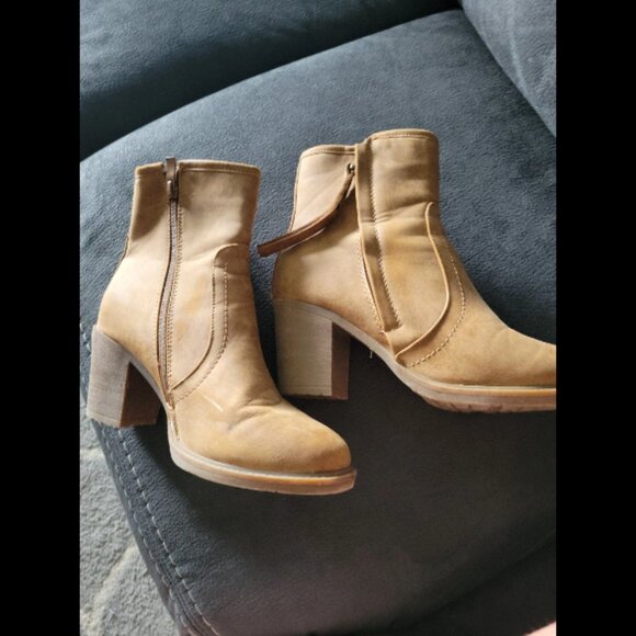Womens size 9 heeled boots - Picture 4 of 8